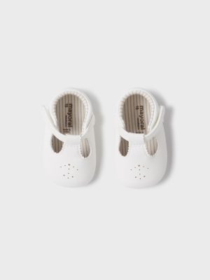 Calçado com velcro recém nascido