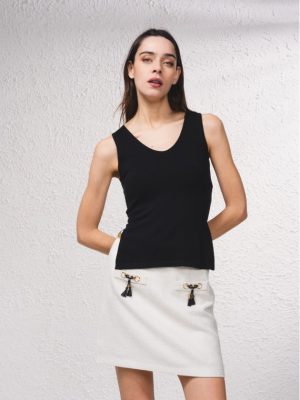 Top com aberturas laterais