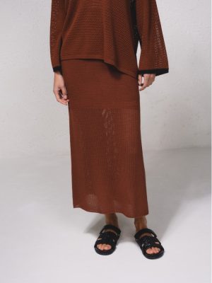 Saia em malha aberta com racha lateral