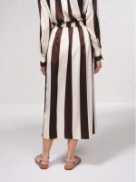 Saia midi com abertura à frente - Image 4