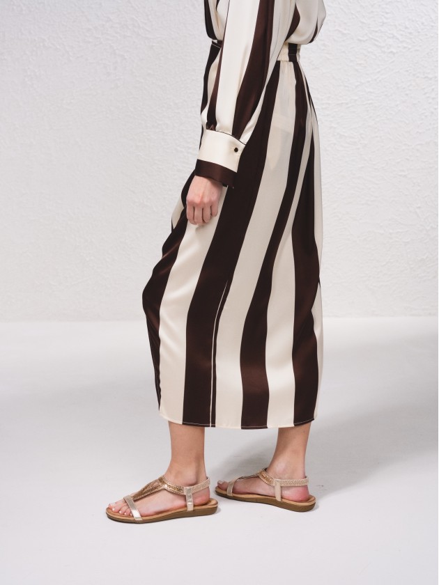 1740074538_a0f23c293b4f5a4aec9e9127393b7a1e Saia midi com abertura à frente - Image 2