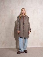 Gabardina com botões tartaruga