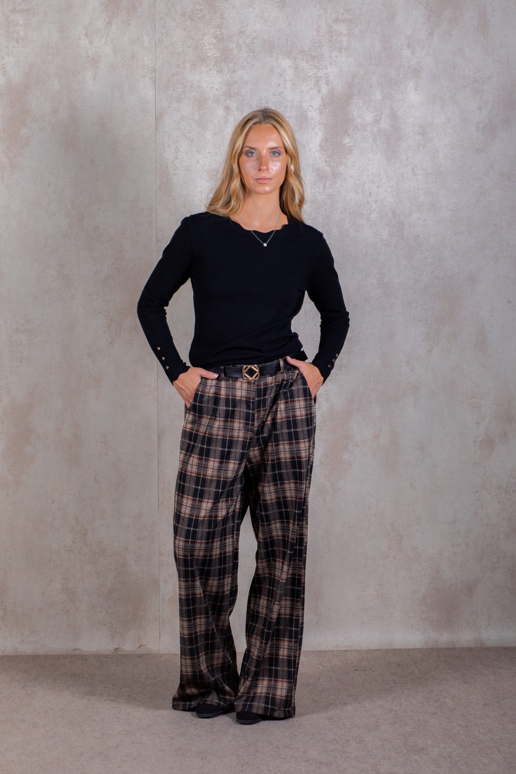 1761044985_3fea60d096d6ce8ed00c942ddd0ba556 Calças - Image 1